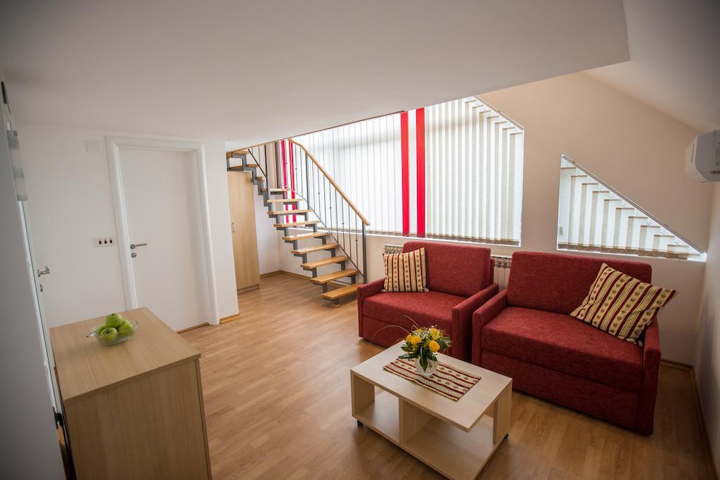 Apartments And Rooms Millennium Ogulin Quarto foto