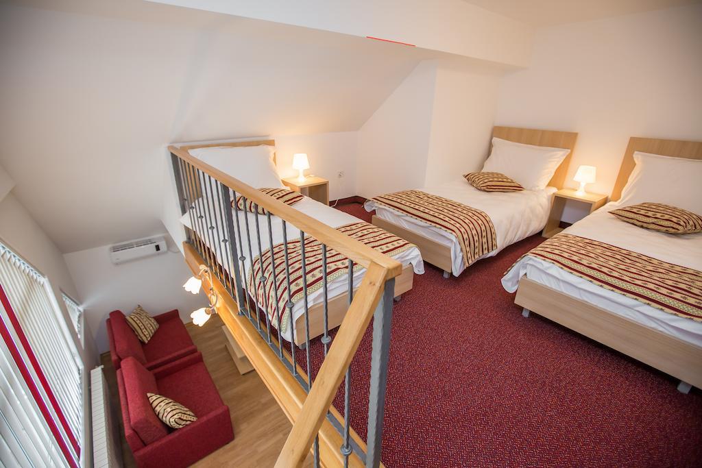 Apartments And Rooms Millennium Ogulin Quarto foto