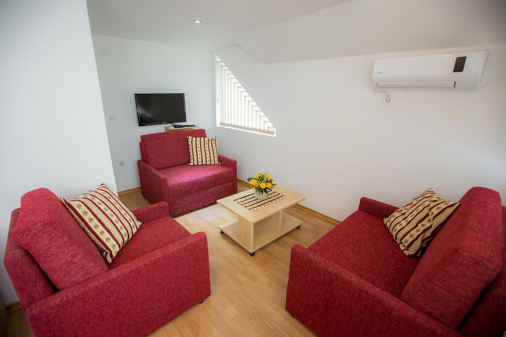 Apartments And Rooms Millennium Ogulin Quarto foto