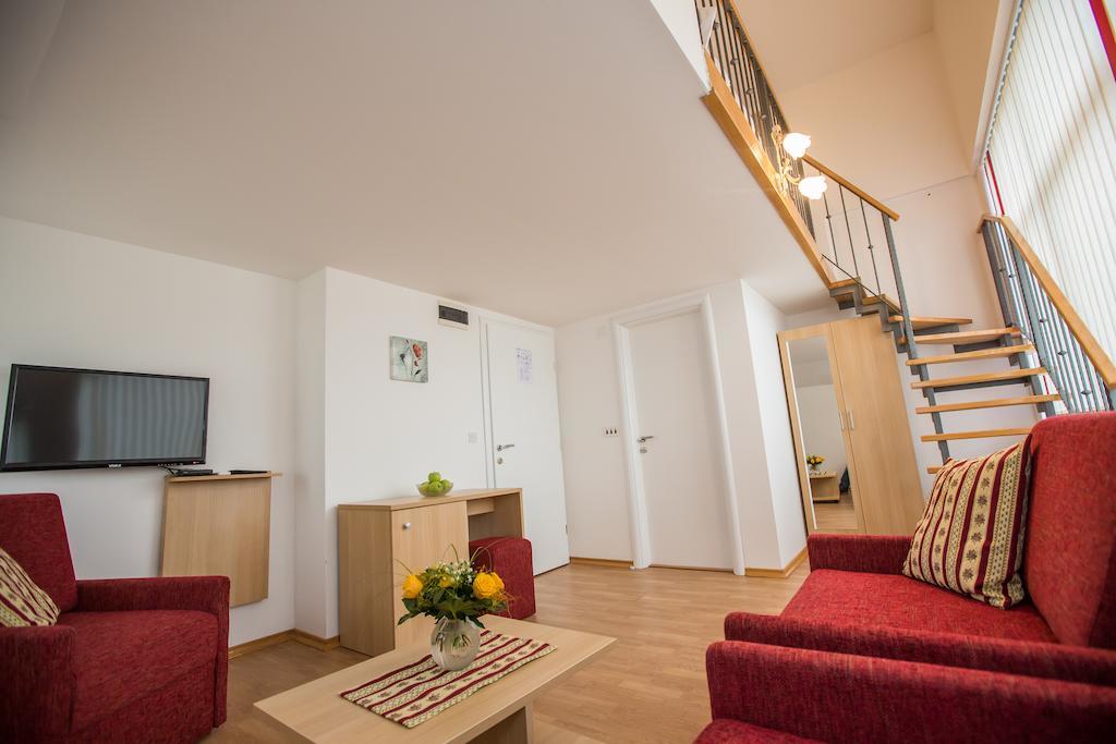 Apartments And Rooms Millennium Ogulin Quarto foto