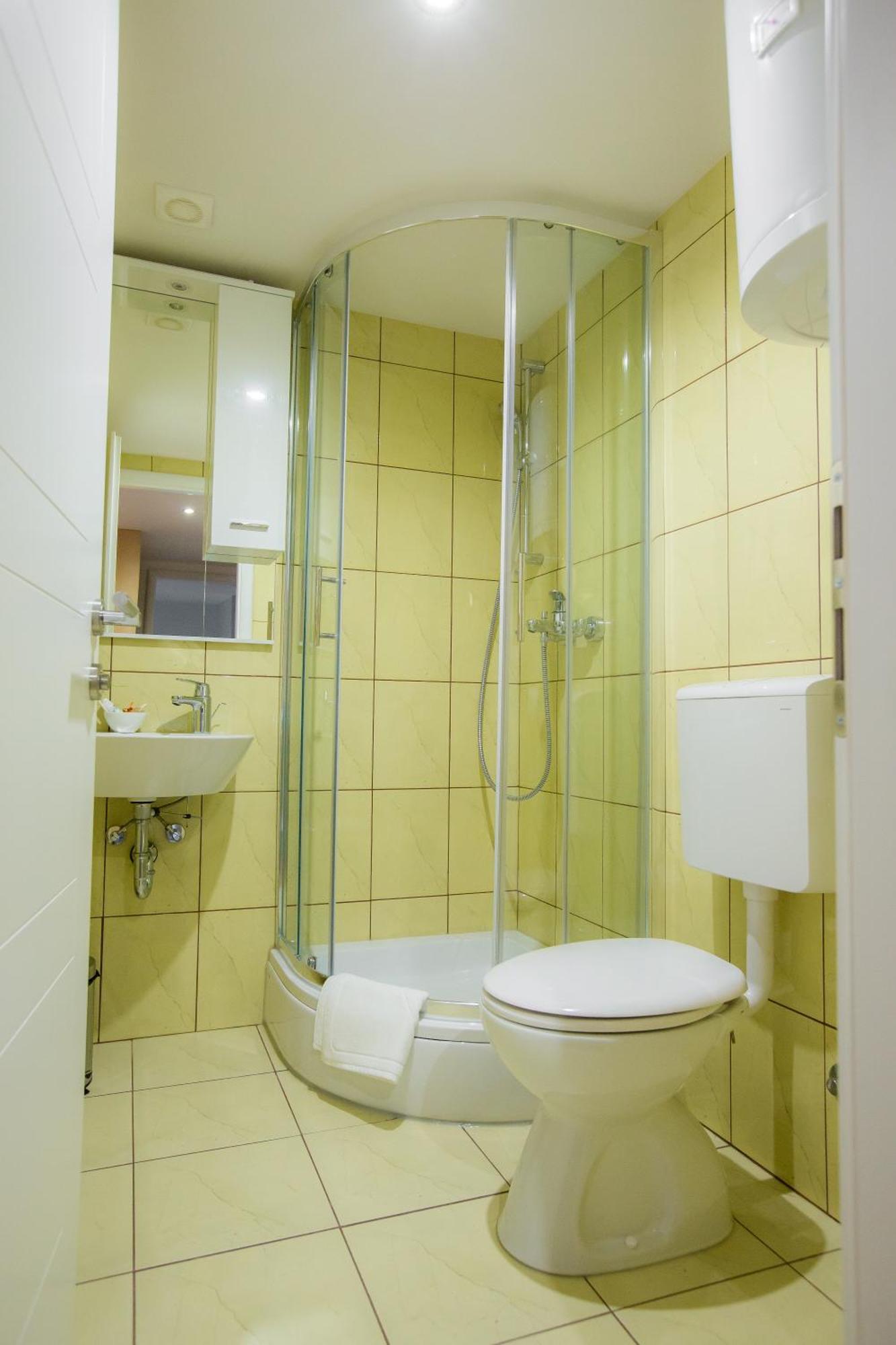 Apartments And Rooms Millennium Ogulin Exterior foto
