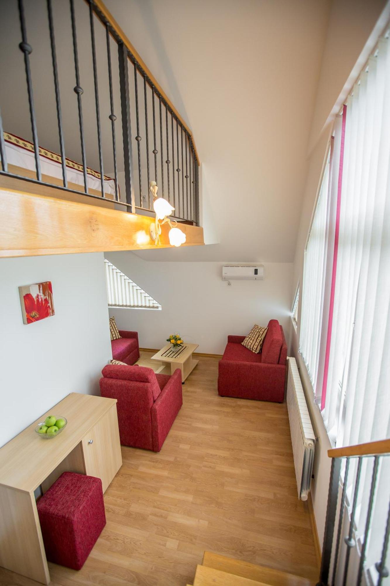 Apartments And Rooms Millennium Ogulin Exterior foto
